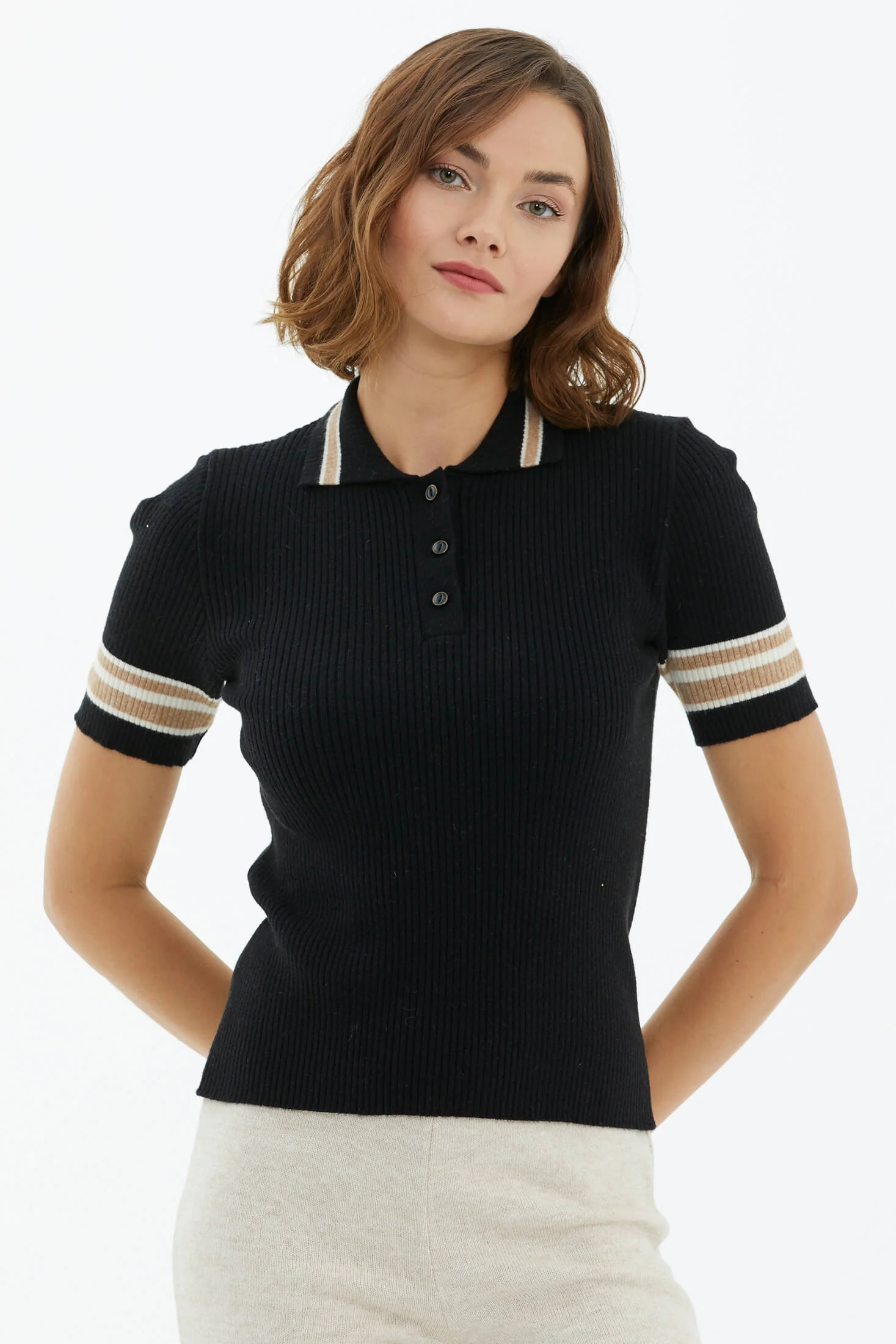 polo-yaka-dugmeli-kisa-kol-triko-kazak-siyah-7554 Polo Yaka Düğmeli Kısa Kol Triko Kazak - Siyah - Görsel 1